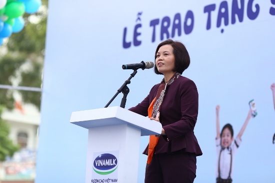 Quỹ sữa Vươn cao Việt Nam đem niềm vui cuối năm đến trẻ em tỉnh Hưng Yên ảnh 3
